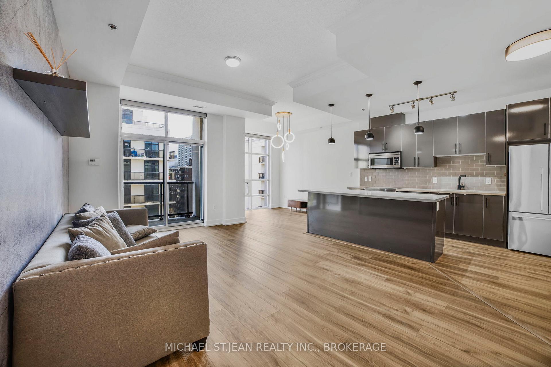 2 Bedrooms Condo at 90 Charlton,  Hamilton For sale