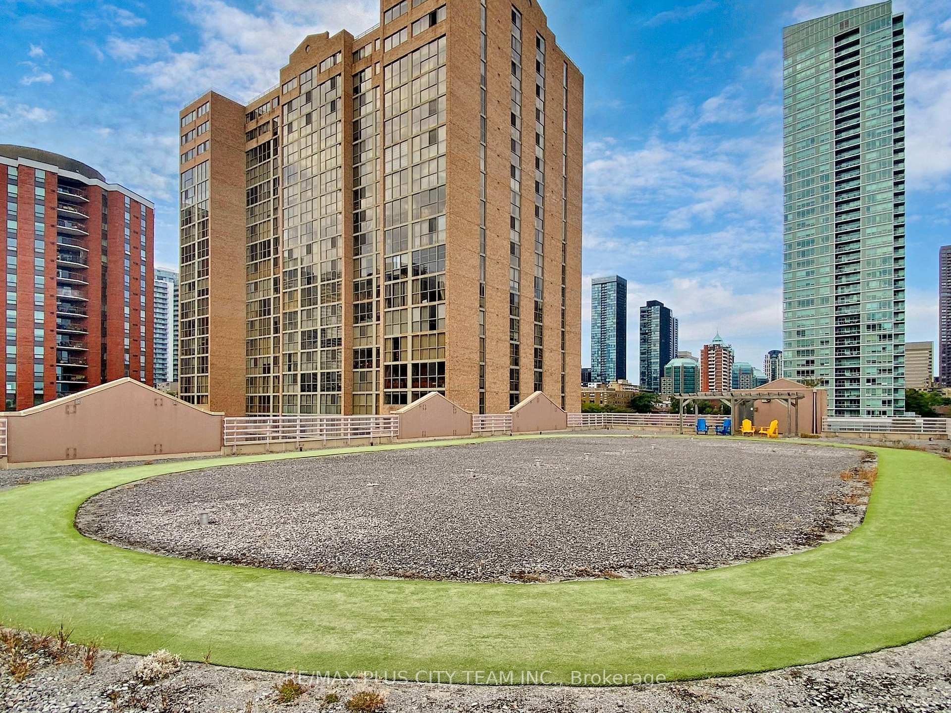 4 Bedrooms Condo at 60 Homewood, Toronto For sale