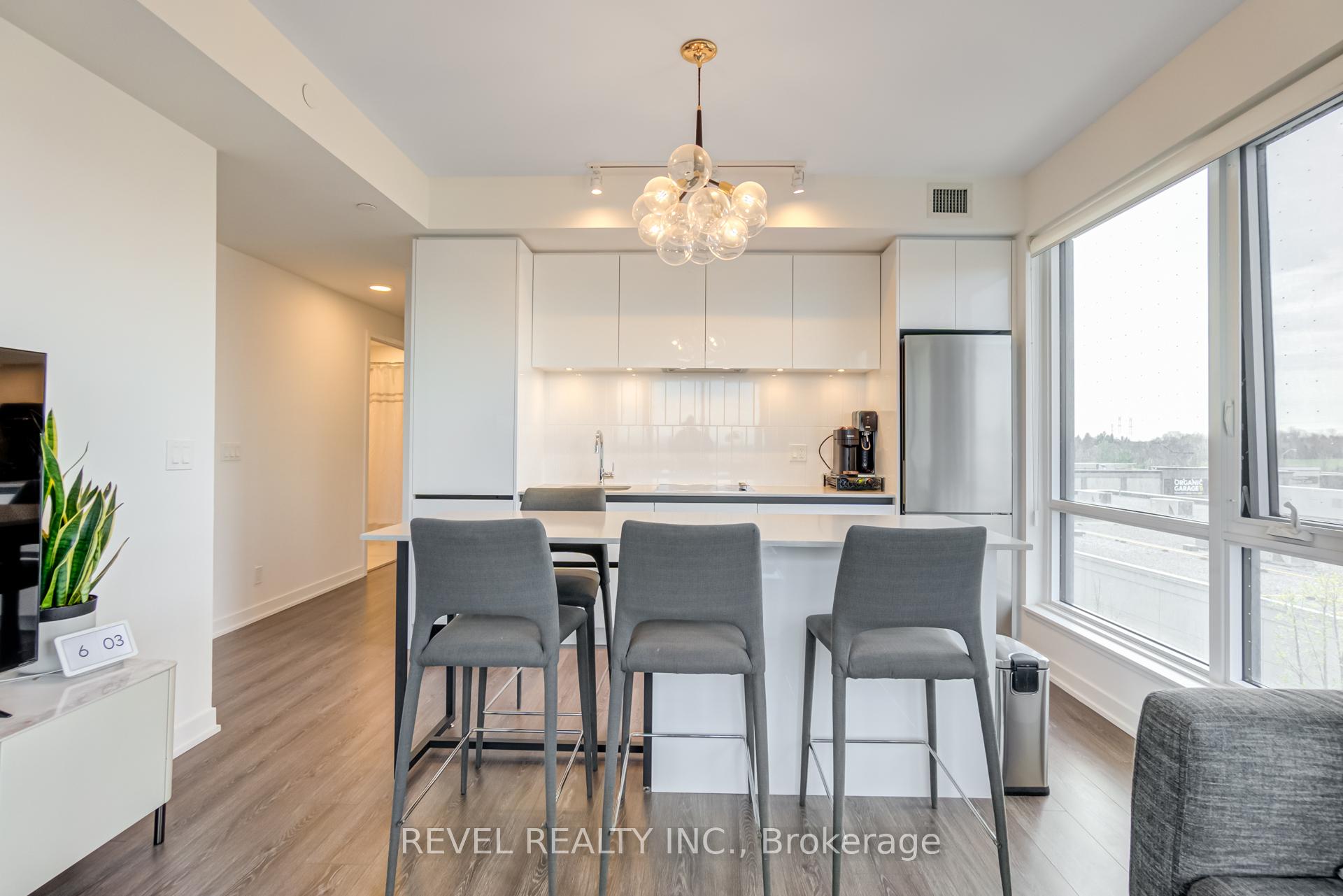 2 Bedrooms Condo at 7950 Bathurst, Vaughan For sale