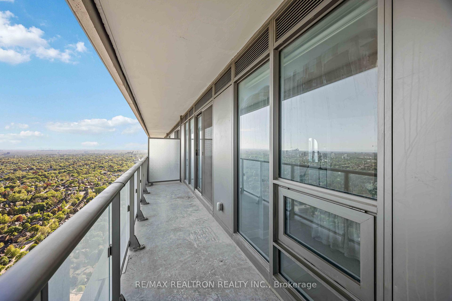1 Bedroom Condo at 2221 Yonge, Toronto For sale