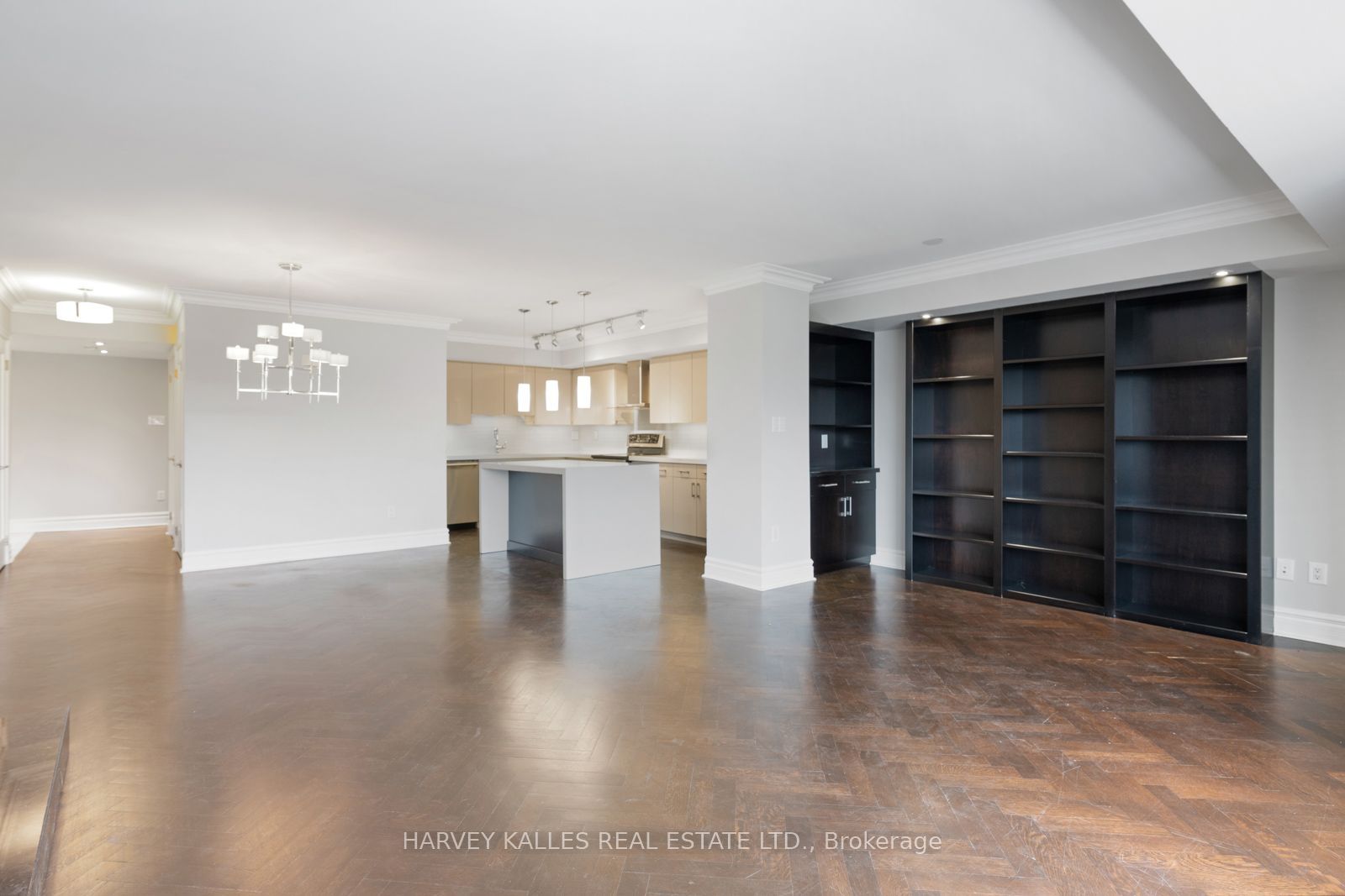 70 Elmsthorpe Avenue PH-401