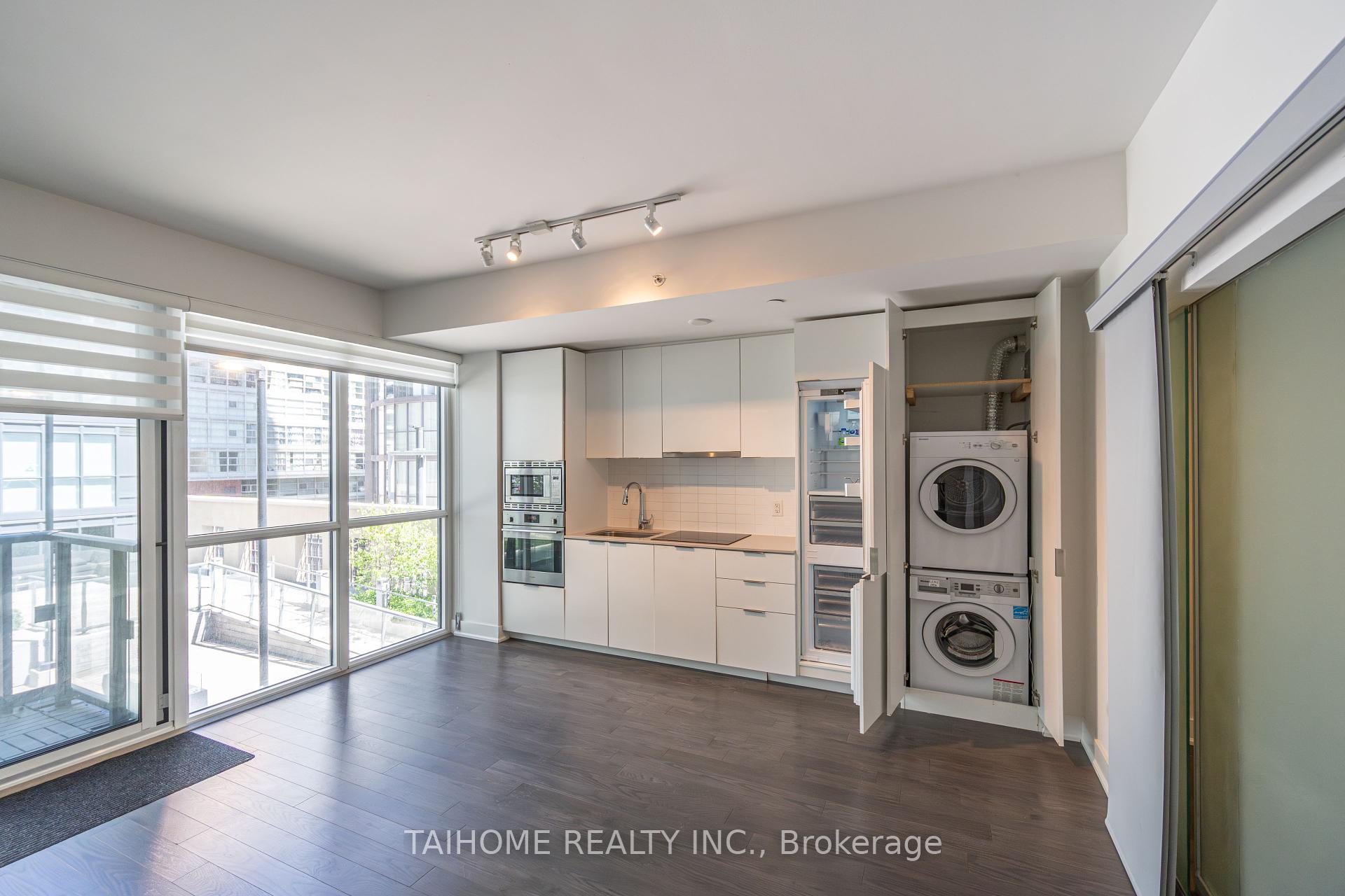 2 Bedrooms Condo at 955 Bay, Toronto For sale