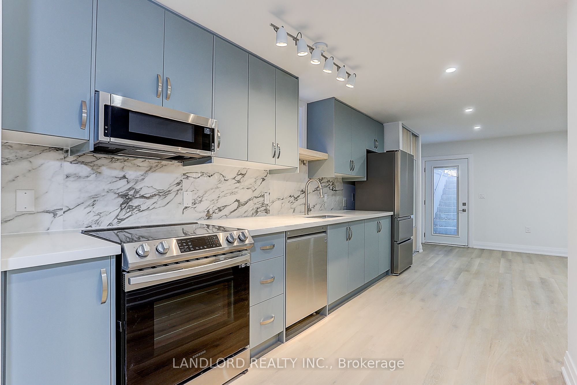 30 Lambton Avenue, #Lower