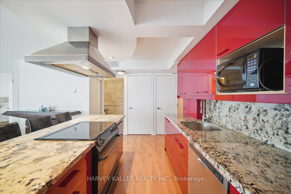 2 Bedrooms Condo at 550 Queens, Toronto For sale