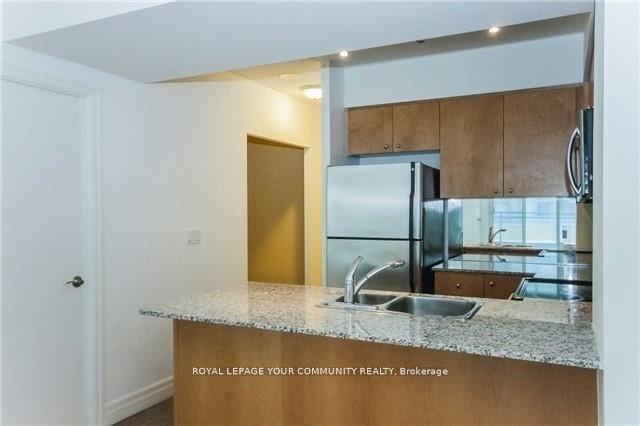 2 Bedrooms Condo at 8 Scollard, Toronto For sale