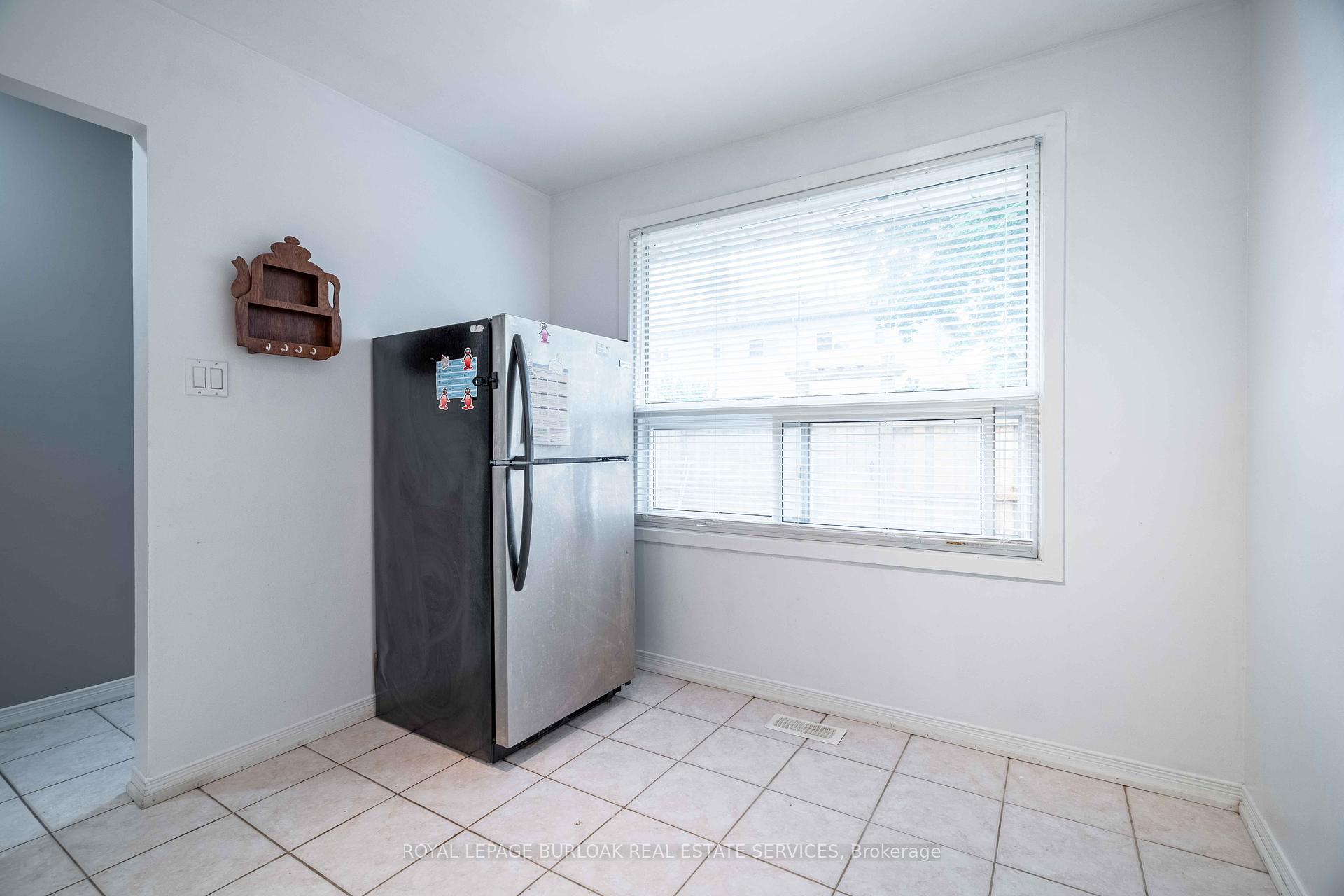 4 Bedrooms Condo at 117 Bonaventure, Hamilton For sale