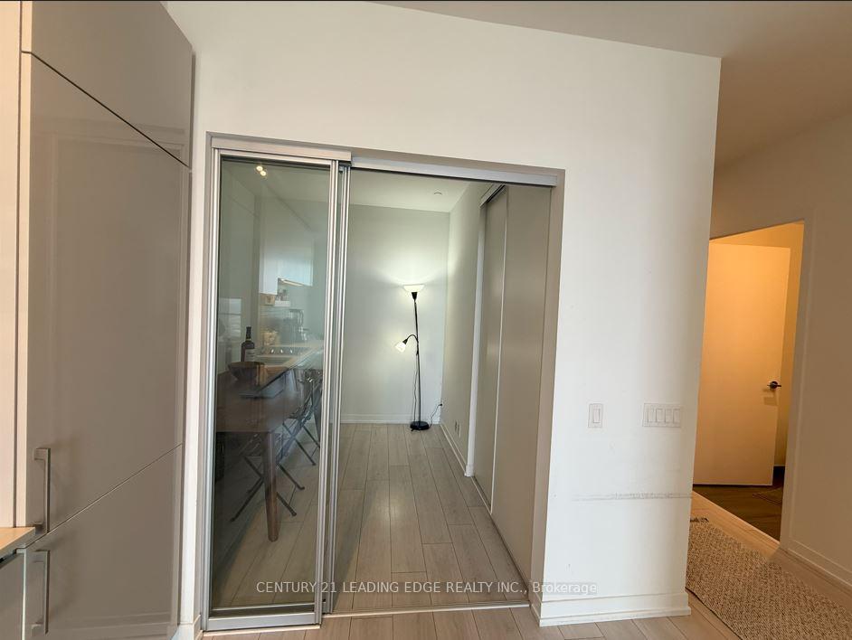 2 Bedrooms Condo at 950 Portage, Vaughan For sale