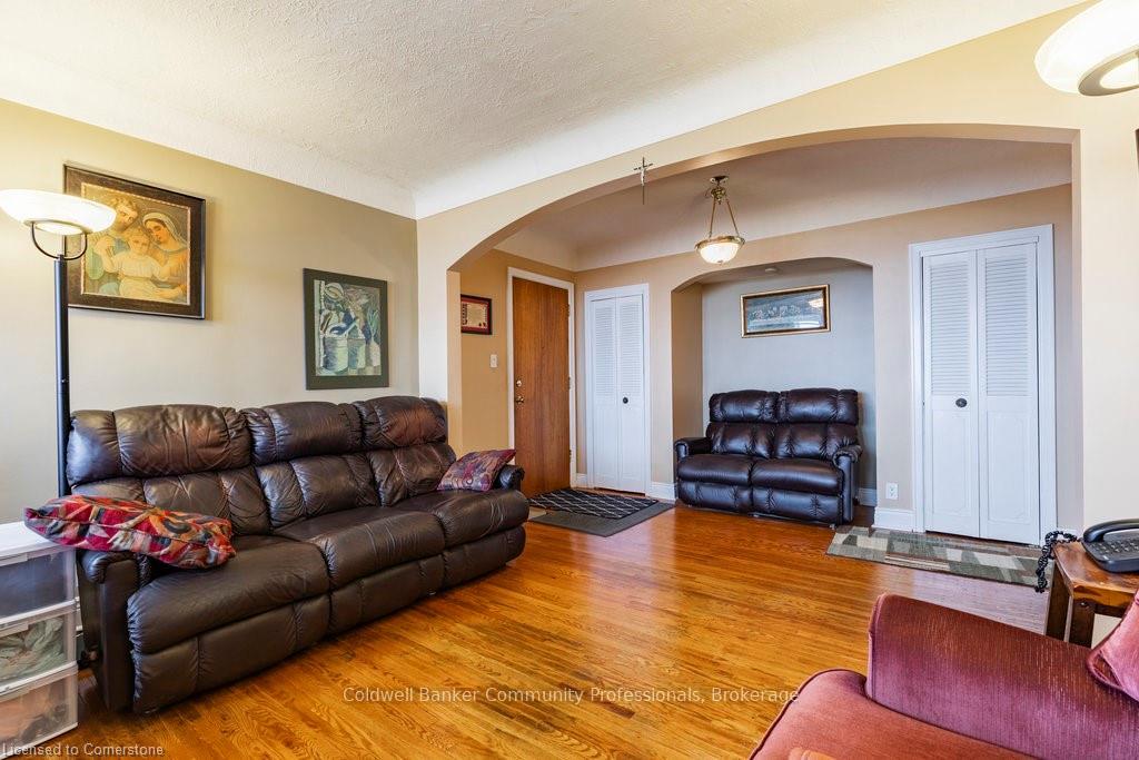 2 Bedrooms Co-op at 5 East 36th,  Hamilton For sale