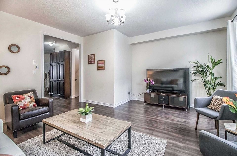 8 Rabbit Run Way, Brampton, ON L6Z 0J2
