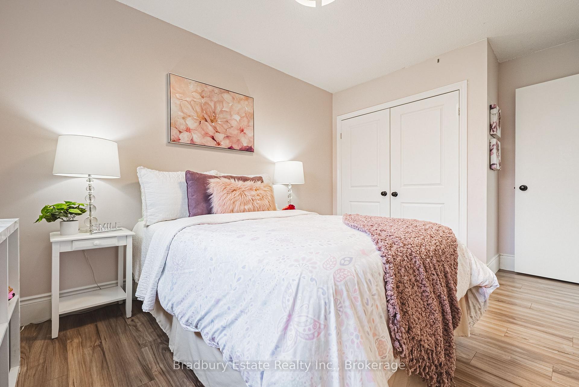 3 Bedrooms Condo at 1489 Ester, Burlington For sale