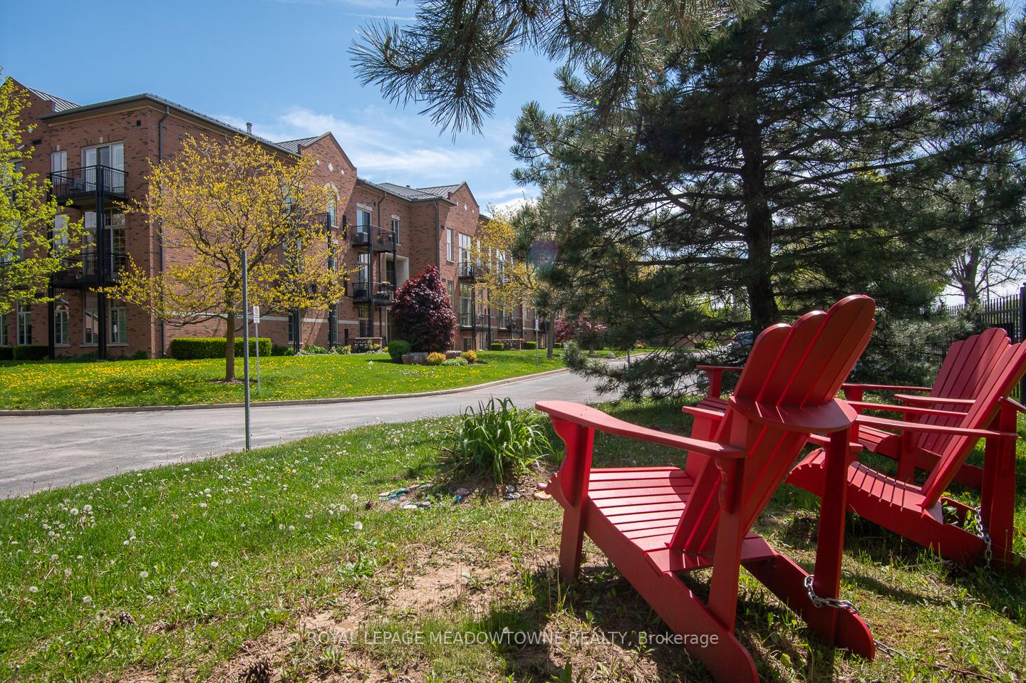 2 Bedrooms Condo at 262 Dundas, Hamilton For sale
