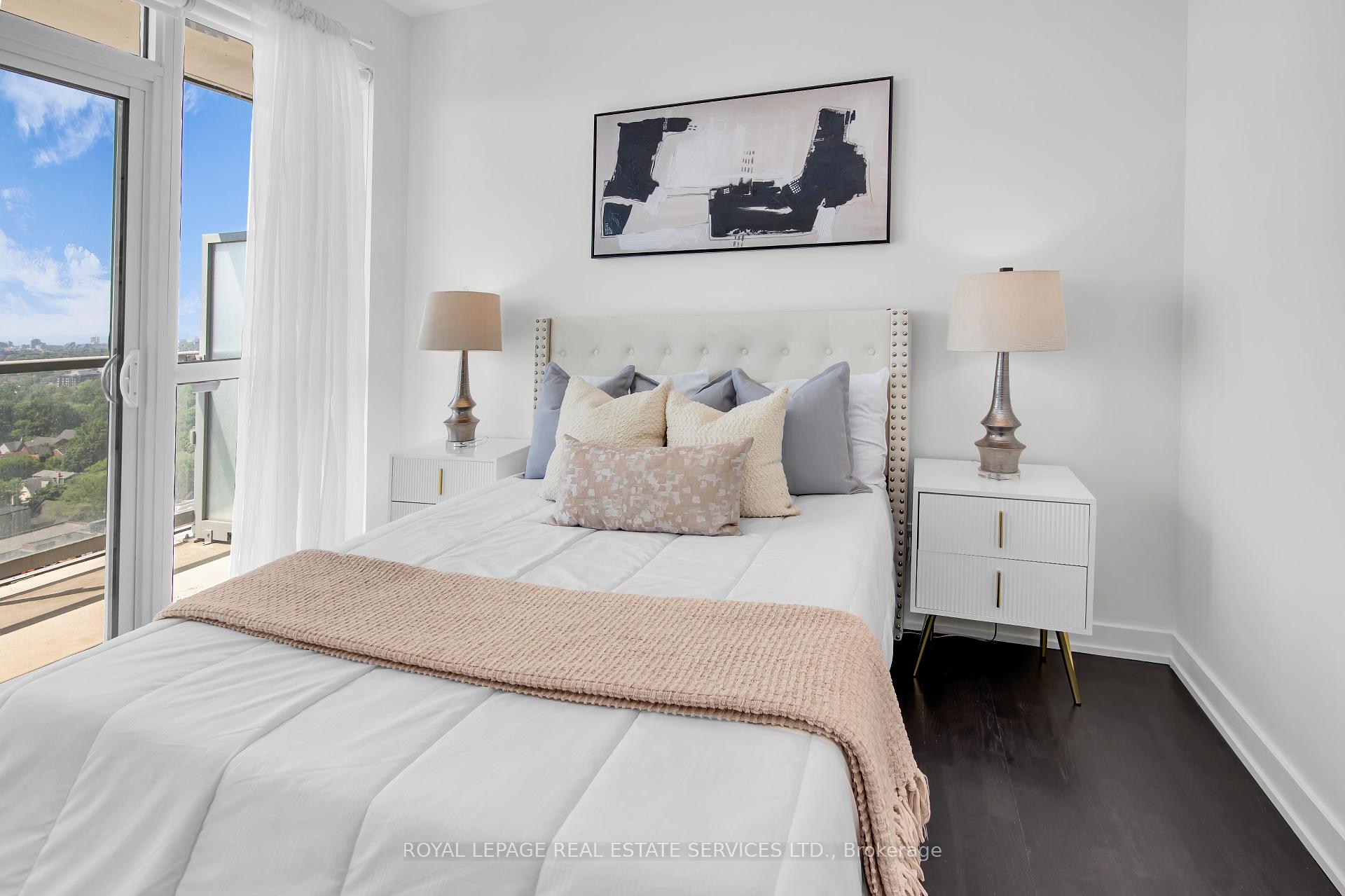 3 Bedrooms Condo at 501 St Clair, Toronto For sale