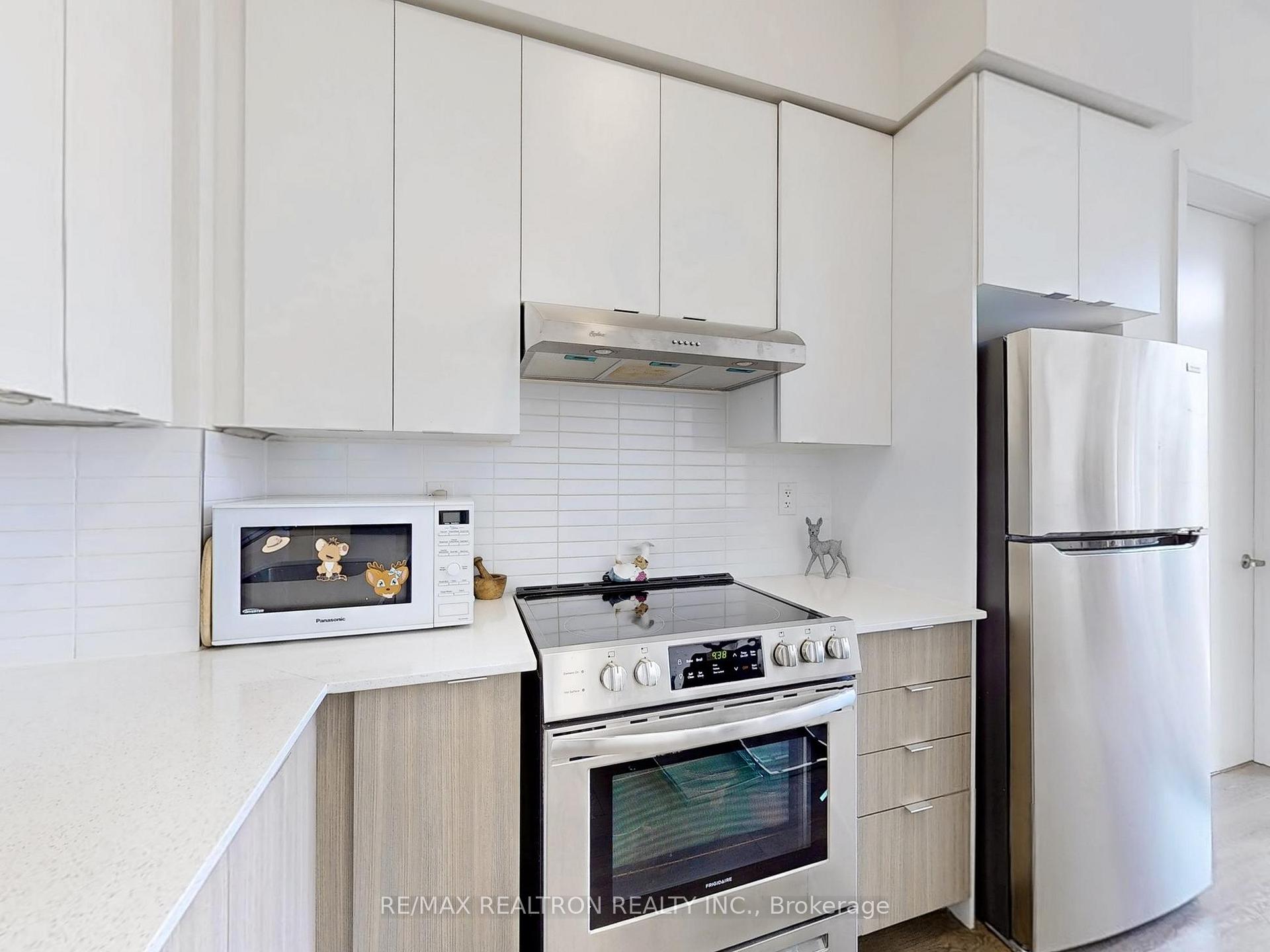 2 Bedrooms Condo at 160 Canon Jackson, Toronto For sale