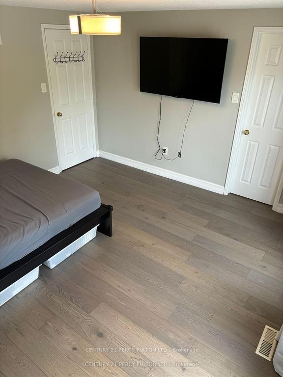 3 Bedrooms Condo at 3100 Fifth, Mississauga For sale