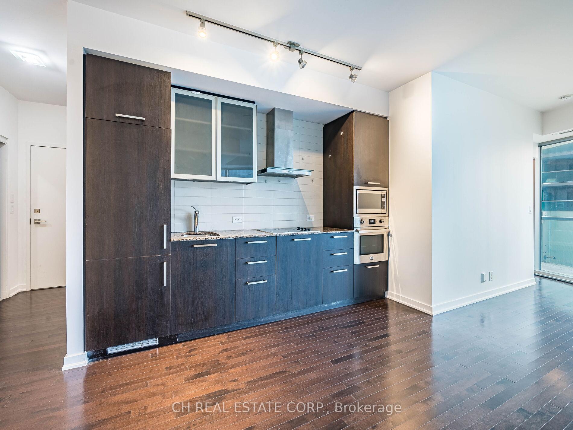 2 Bedrooms Condo at 12 York,  Toronto For sale