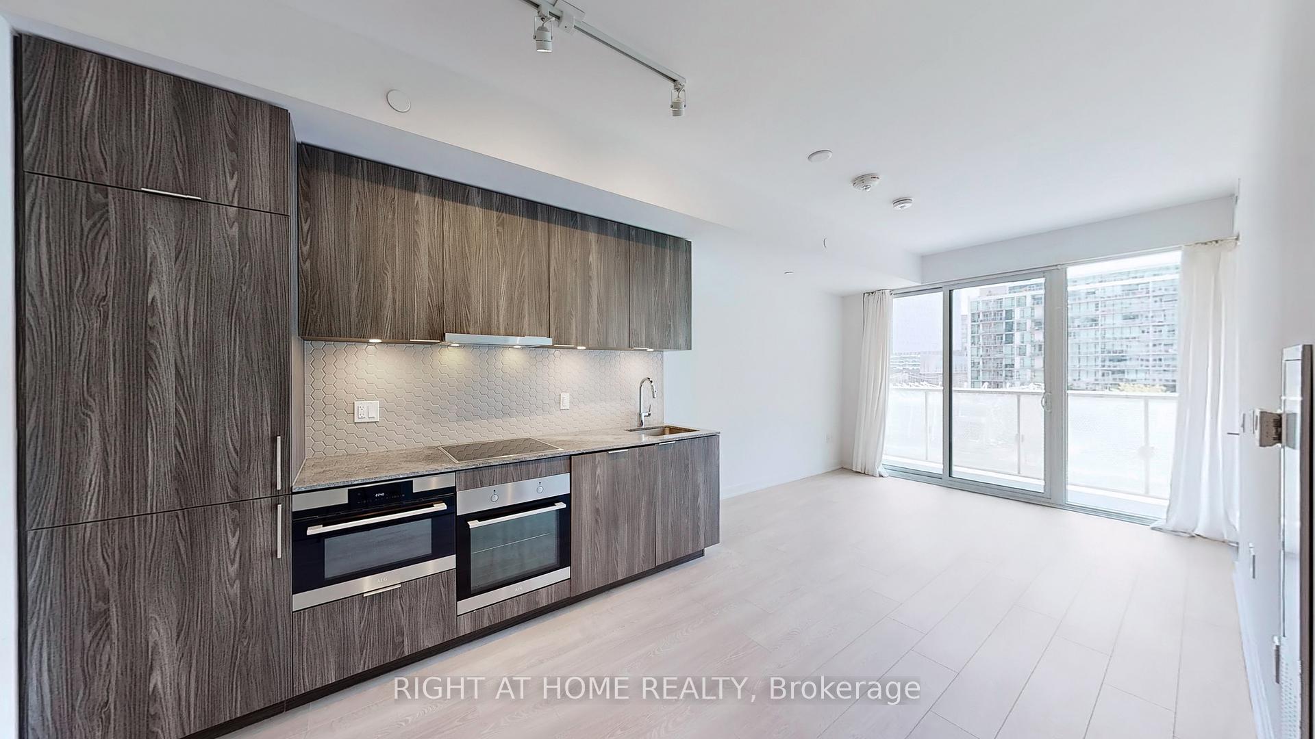 2 Bedrooms Condo at 15 Queens, Toronto For sale