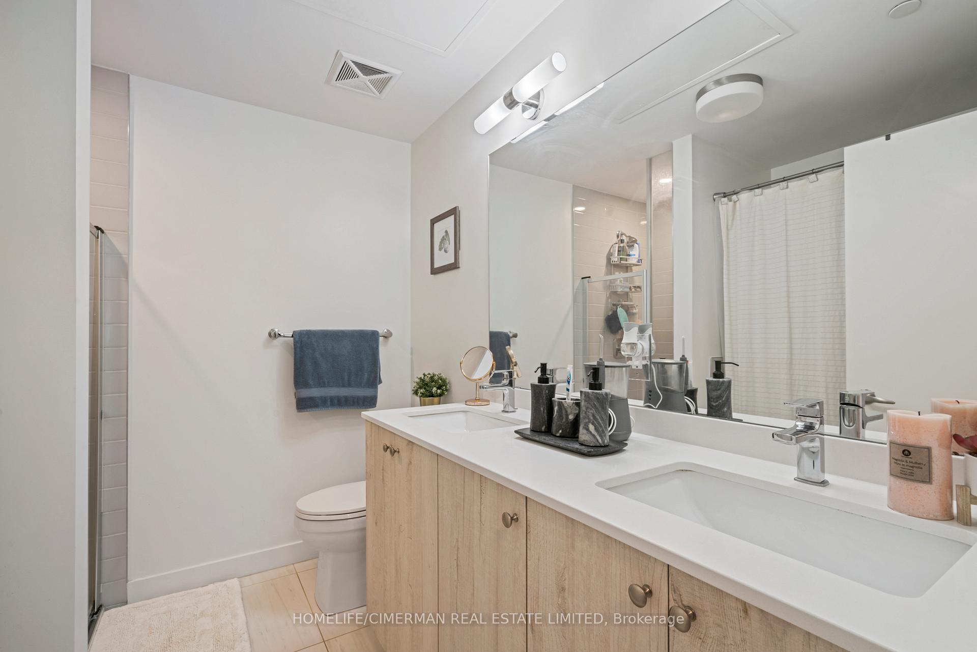 4 Bedrooms Condo at 210 Sabina, Oakville For sale
