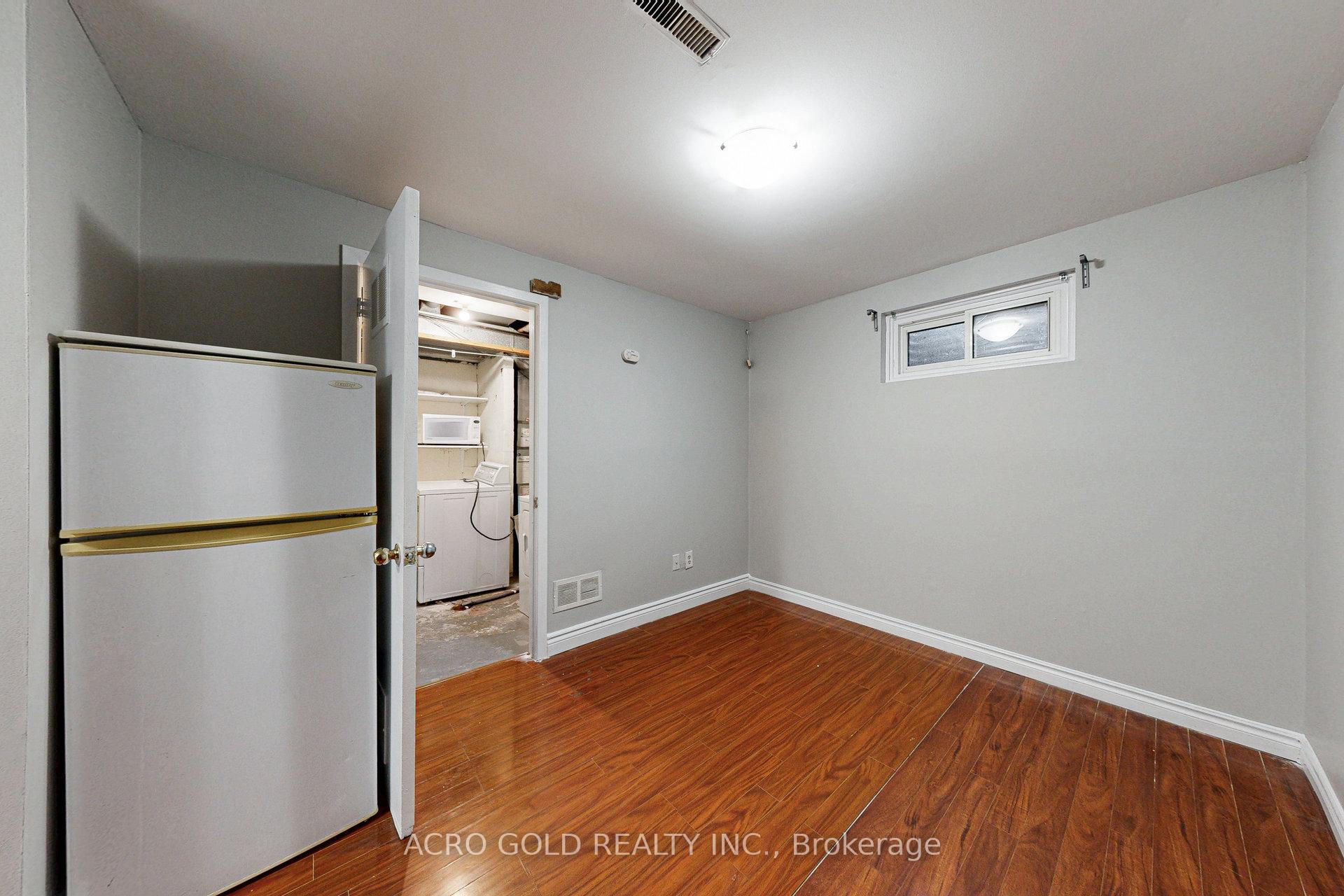 4 Bedrooms Condo at 441 Military,  Toronto For sale