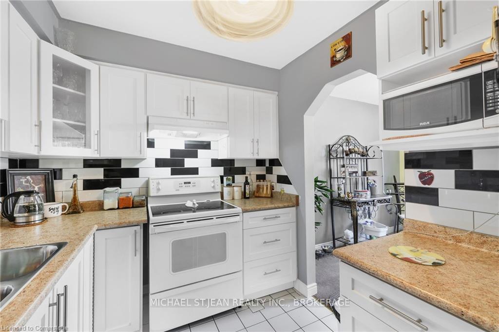 3 Bedrooms Condo at 985 Limeridge,  Hamilton For sale