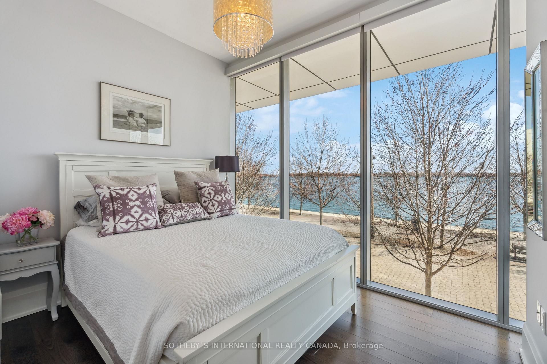 3 Bedrooms Condo at 39 Queens,  Toronto For sale