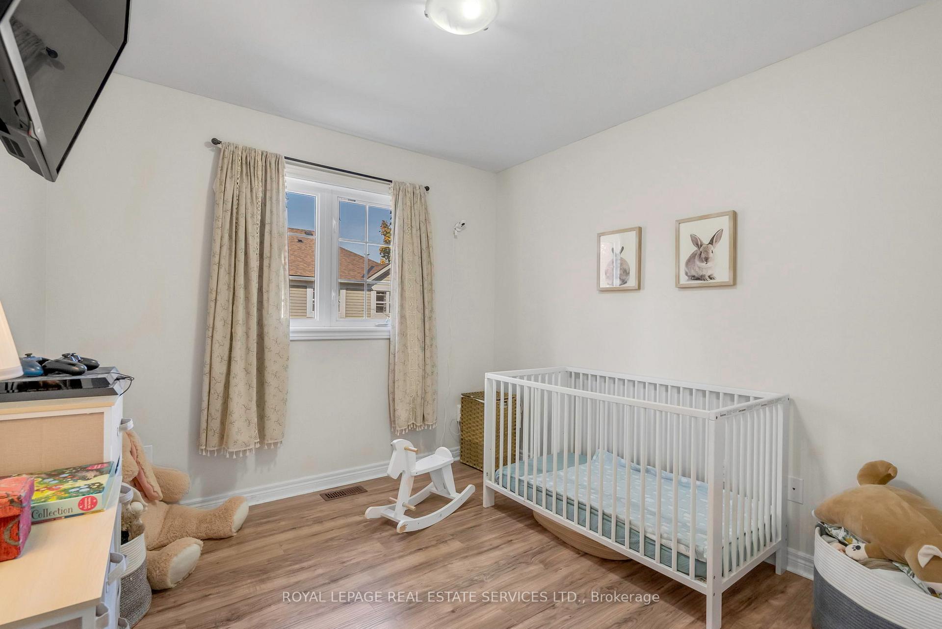 3 Bedrooms Condo at 3040 Fifth, Mississauga For sale