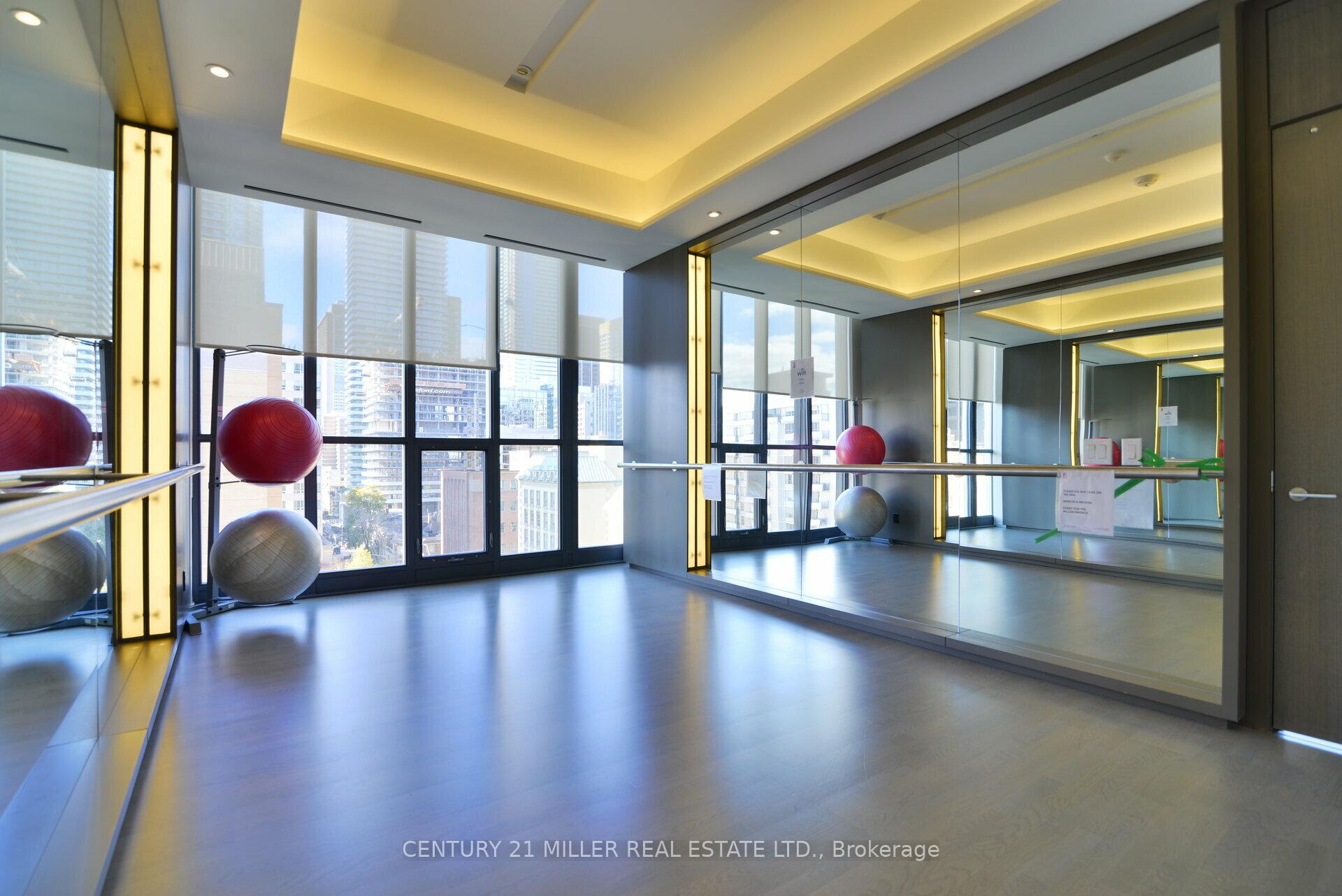 2 Bedrooms Condo at 101 Charles, Toronto For sale