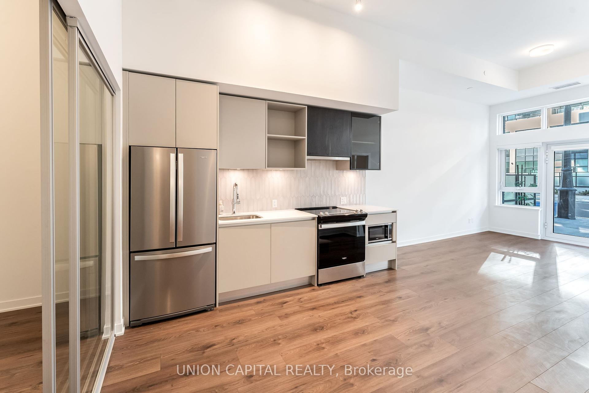 2 Bedrooms Condo at 405 Dundas, Oakville For sale
