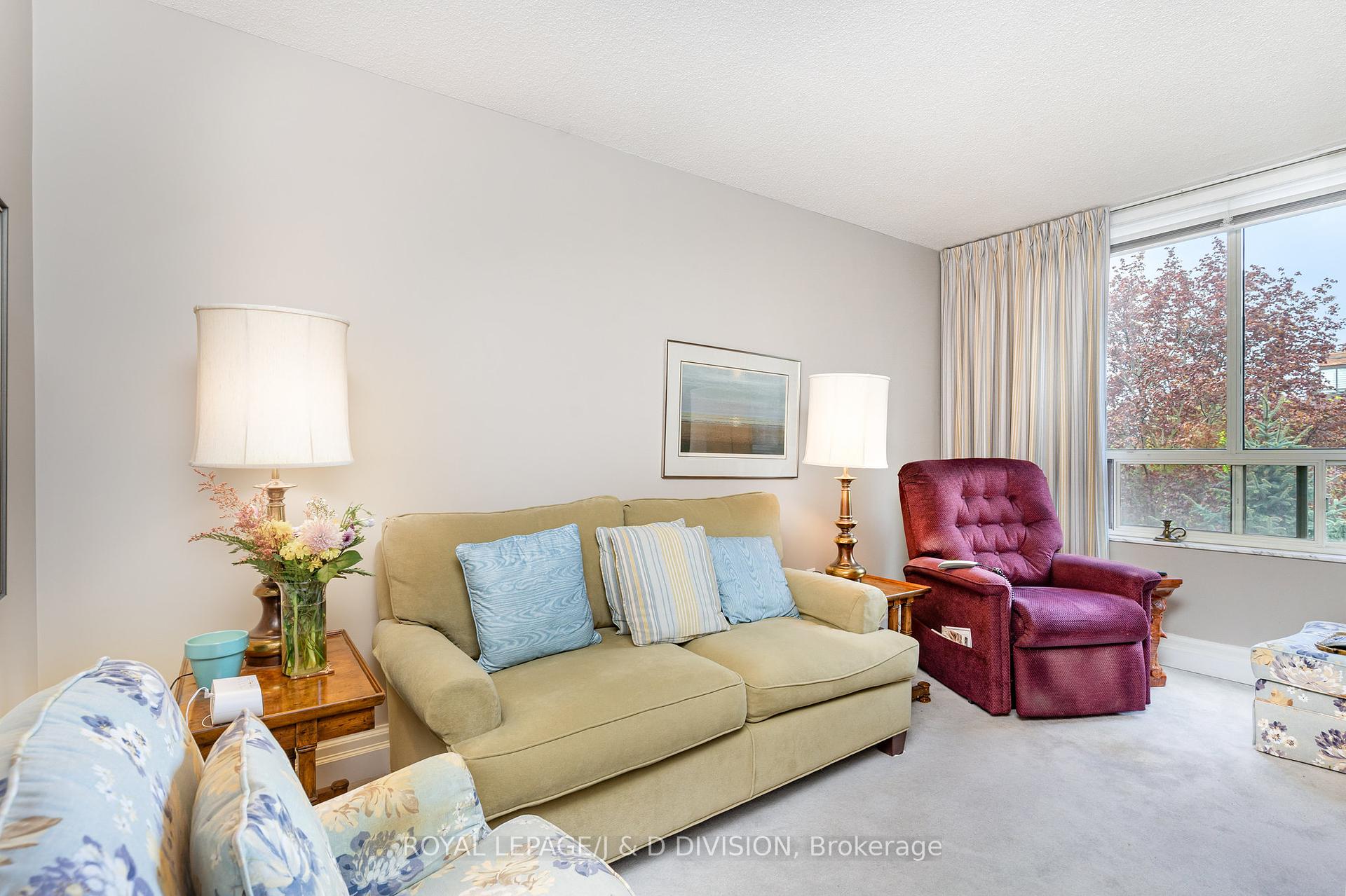 3 Bedrooms Condo at 225 The Donway, Toronto For sale
