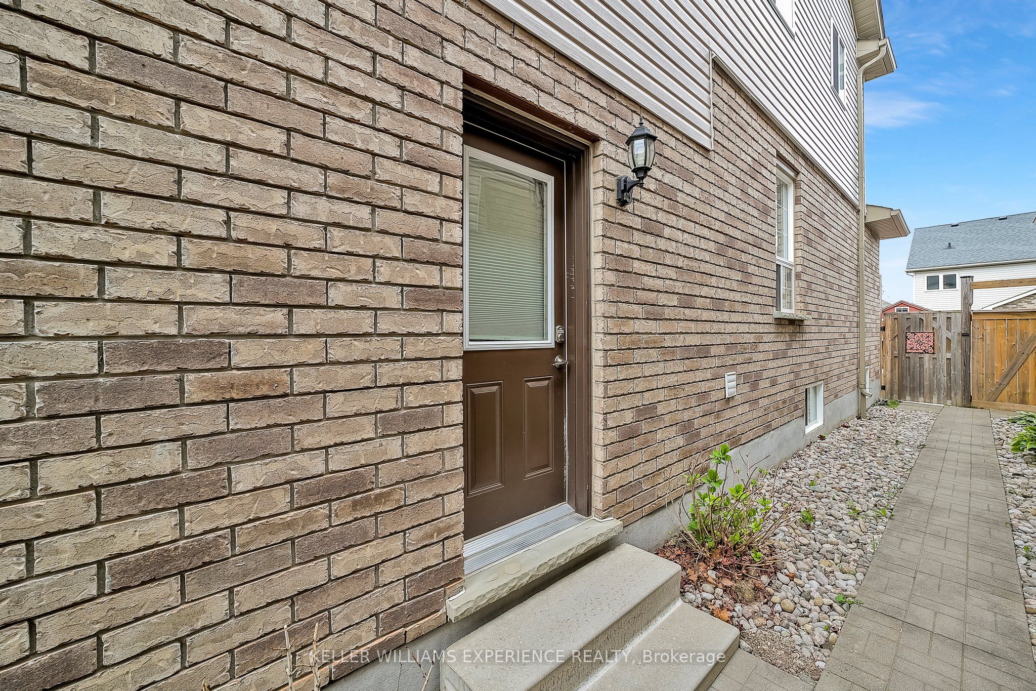 13 KAYLA Crescent