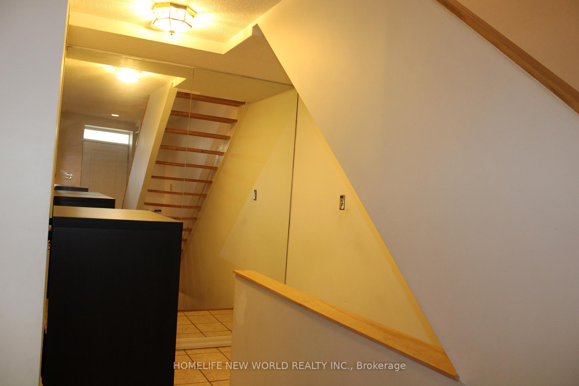 3 Bedrooms Condo at 69 Upper Canada, Toronto For sale