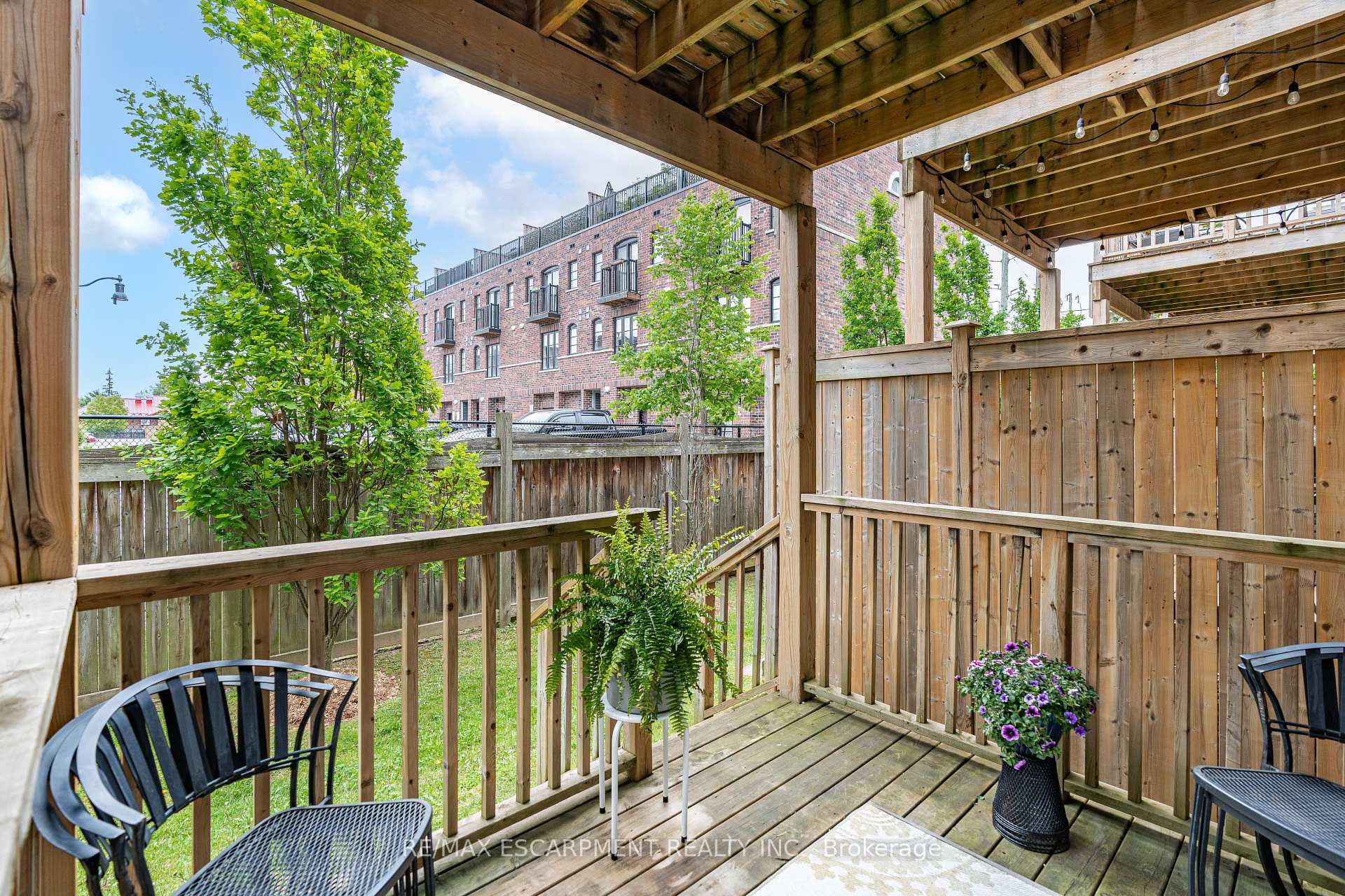 3 Bedrooms Condo at 215 Dundas, Hamilton For sale