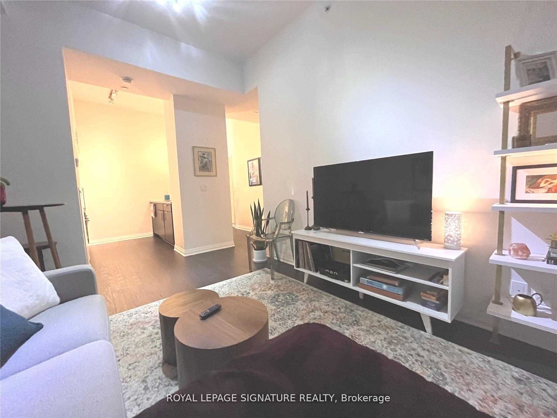 8 Mercer Street, #211