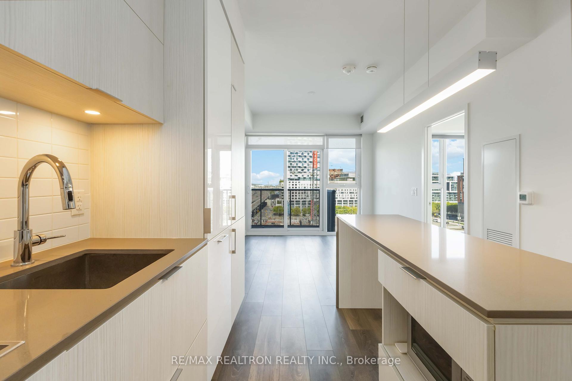 2 Bedrooms Condo at 20 Richardson, Toronto For sale
