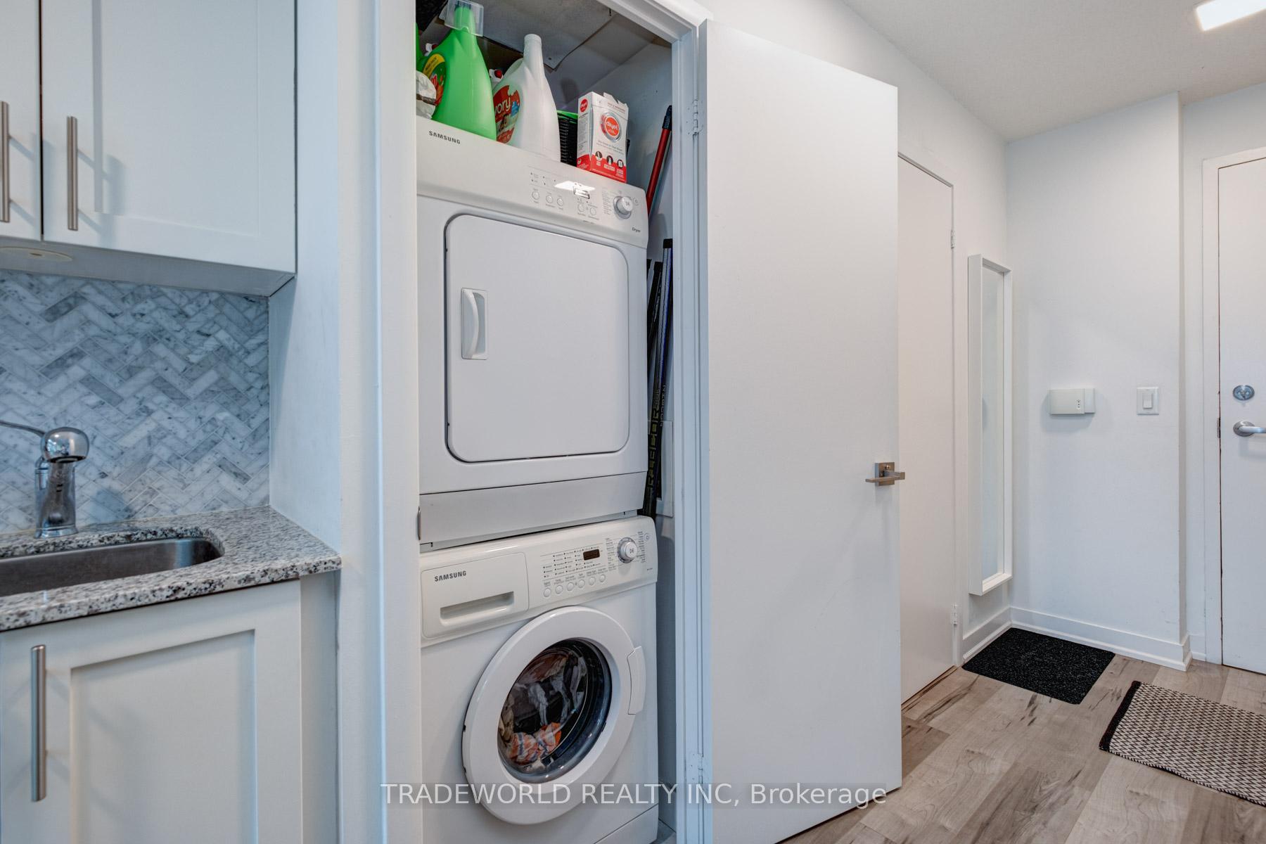 2 Bedrooms Condo at 155 Legion, Toronto For sale