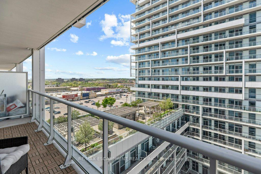 2 Bedrooms Condo at 55 Speers, Oakville For sale
