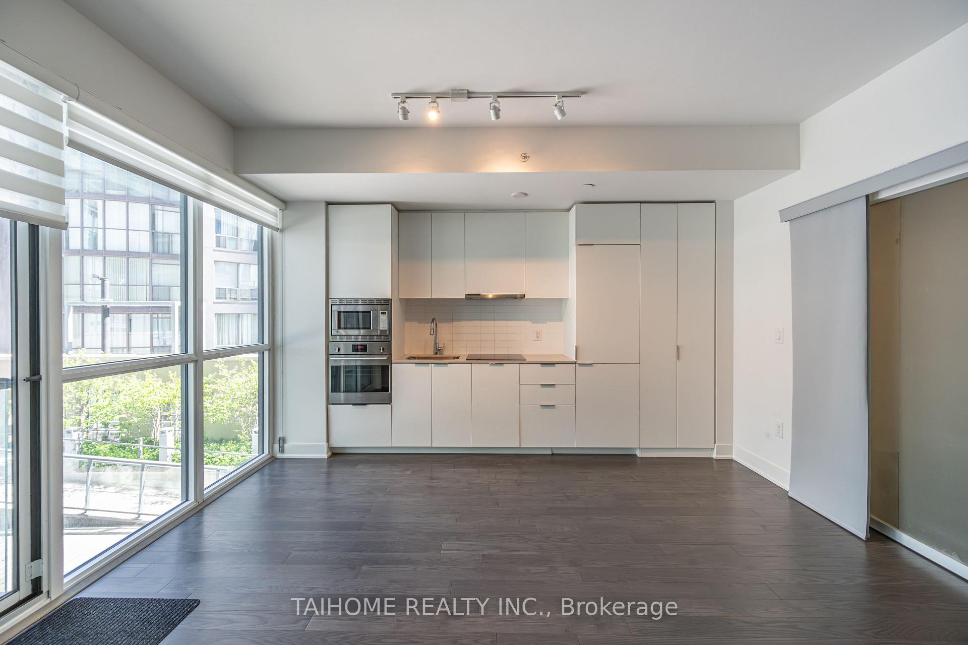 2 Bedrooms Condo at 955 Bay, Toronto For sale