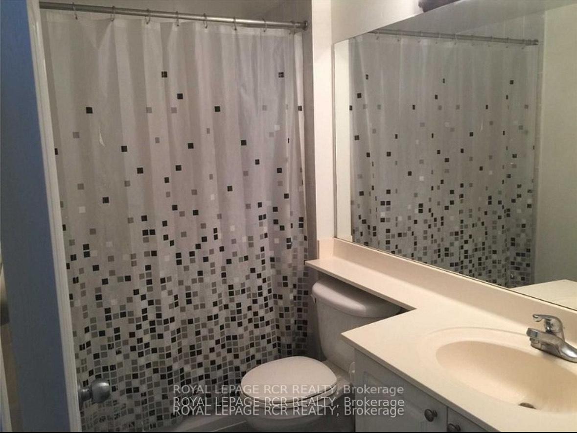 2 Bedrooms Condo at 35 Finch,  Toronto For sale