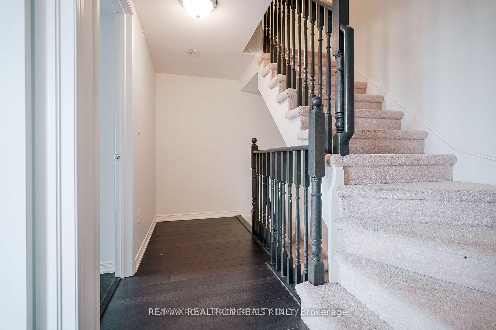 2 Bedrooms Condo at 80 Orchid Place, Toronto For sale