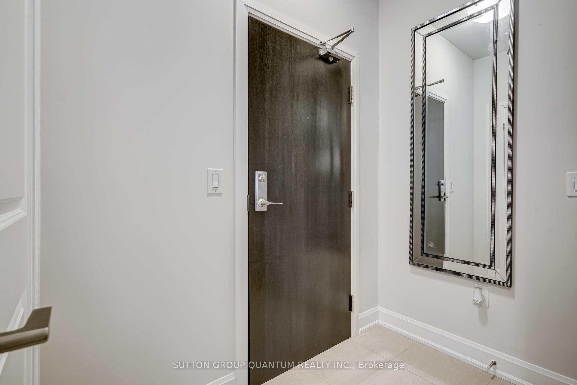 2 Bedrooms Condo at 275 Roxton, Oakville For sale
