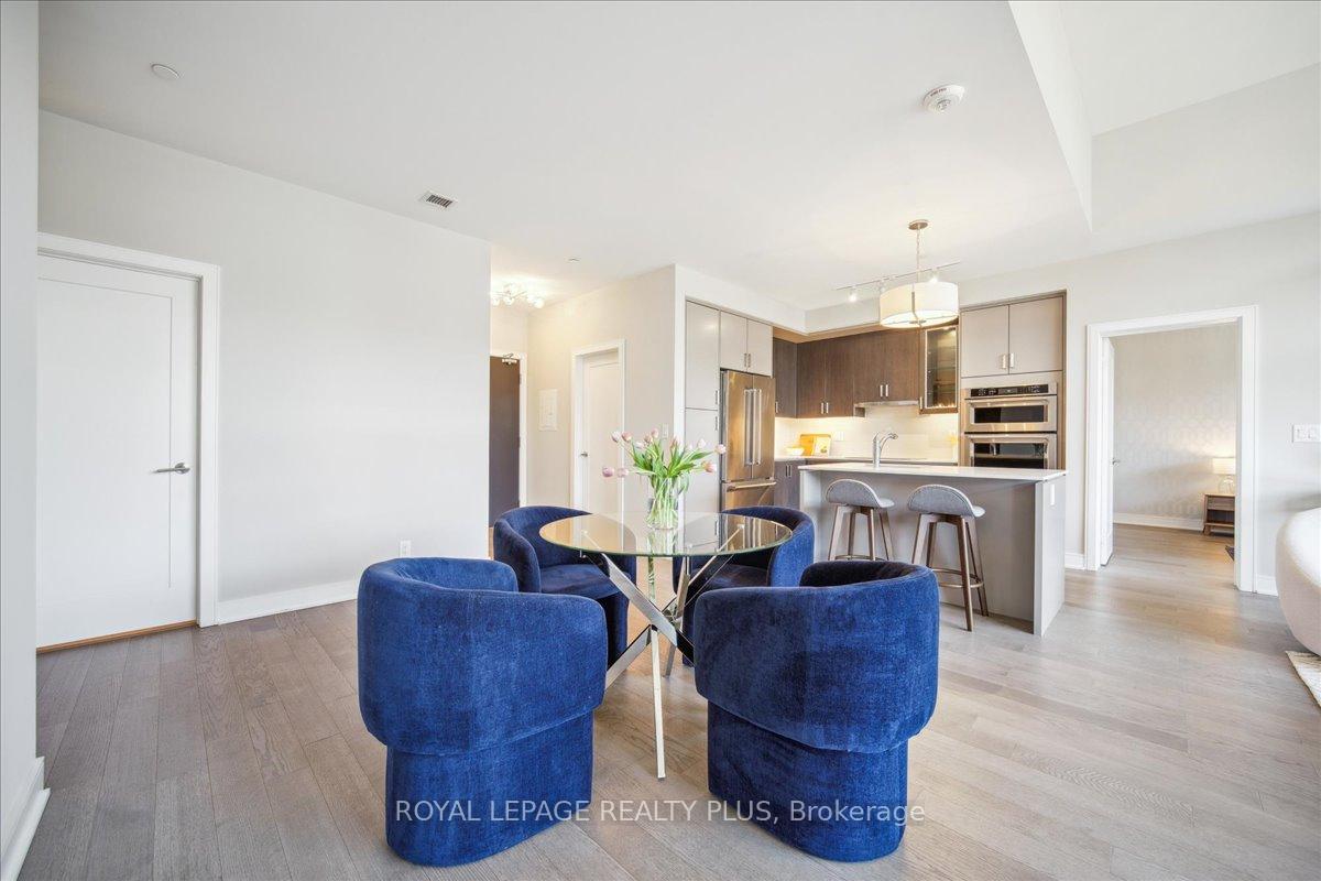 3 Bedrooms Condo at 1575 Lakeshore, Mississauga For sale
