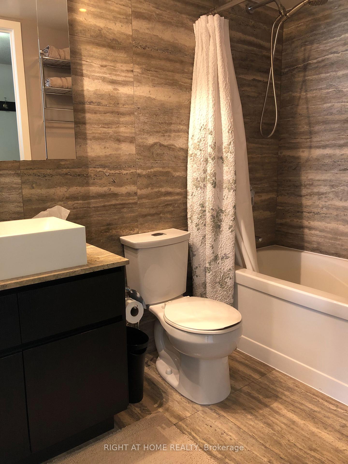 2 Bedrooms Condo at 15 Iceboat,  Toronto For sale