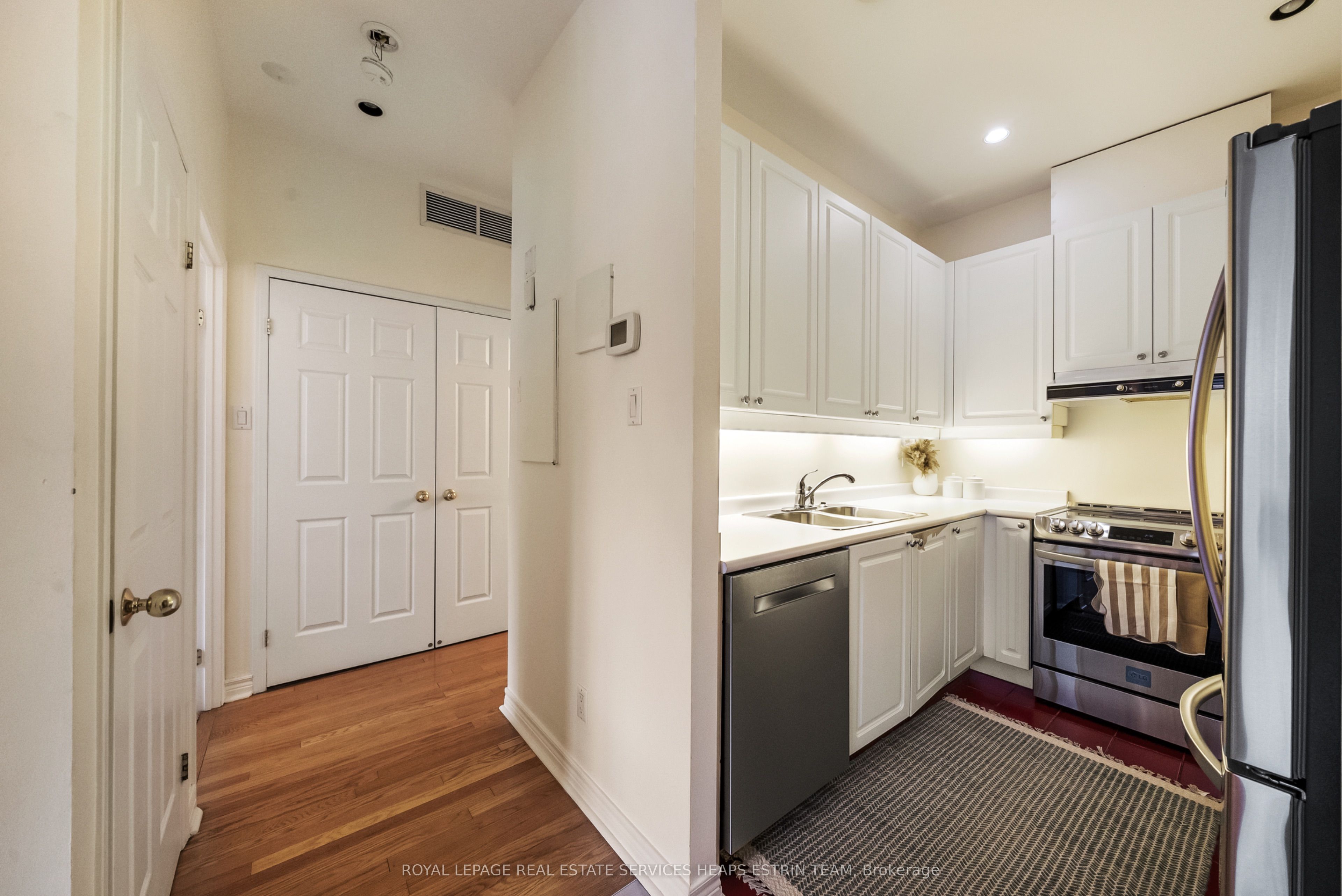 1231 Yonge Street, #214