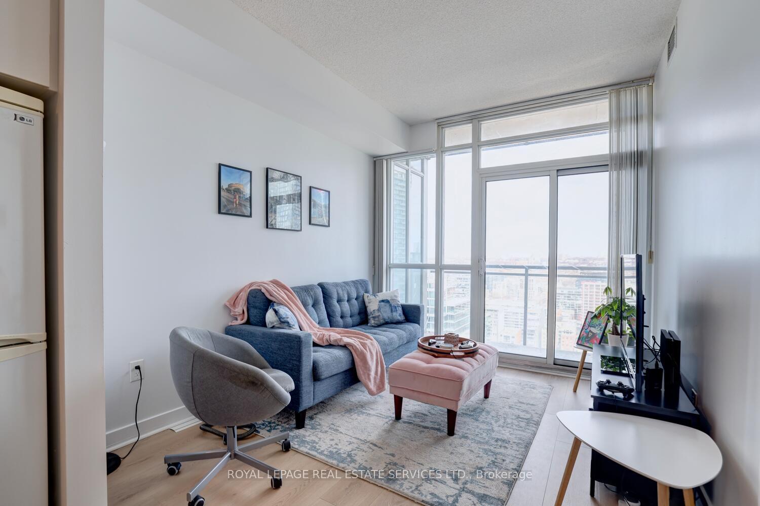 1 Bedroom Condo at 15 Iceboat,  Toronto For sale