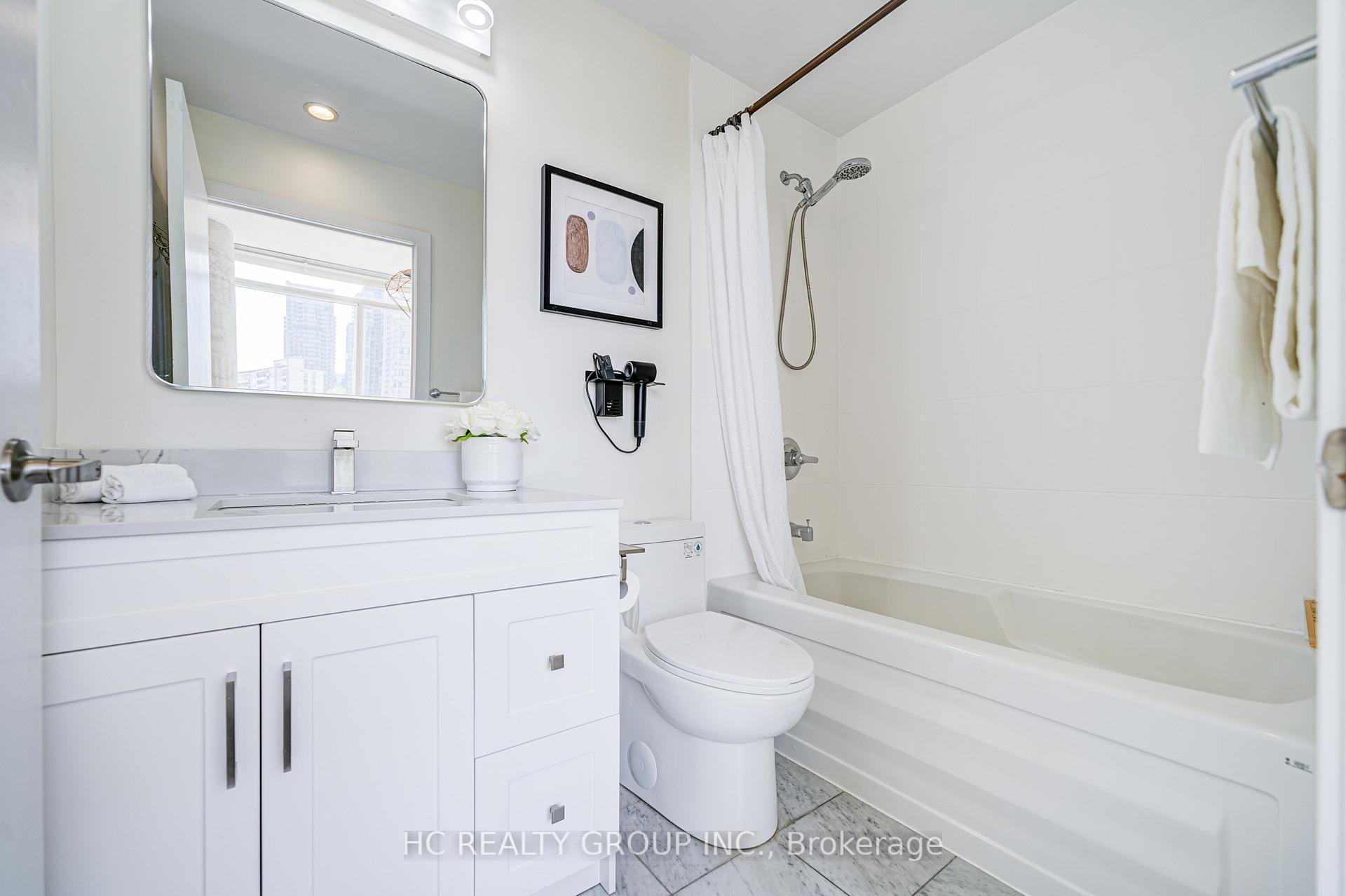 2 Bedrooms Condo at 30 Canterbury, Toronto For sale