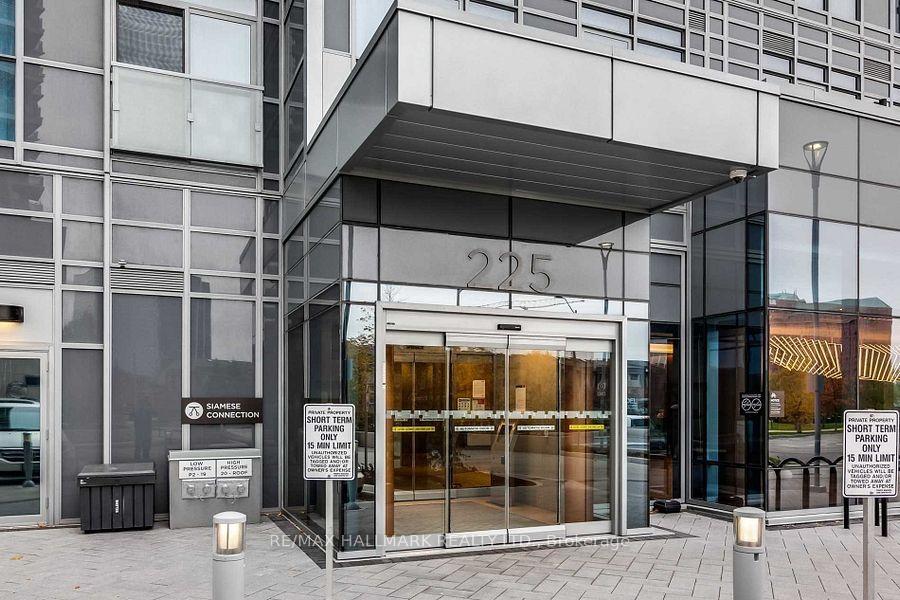 2 Bedrooms Condo at 225 Village Green, Toronto For sale