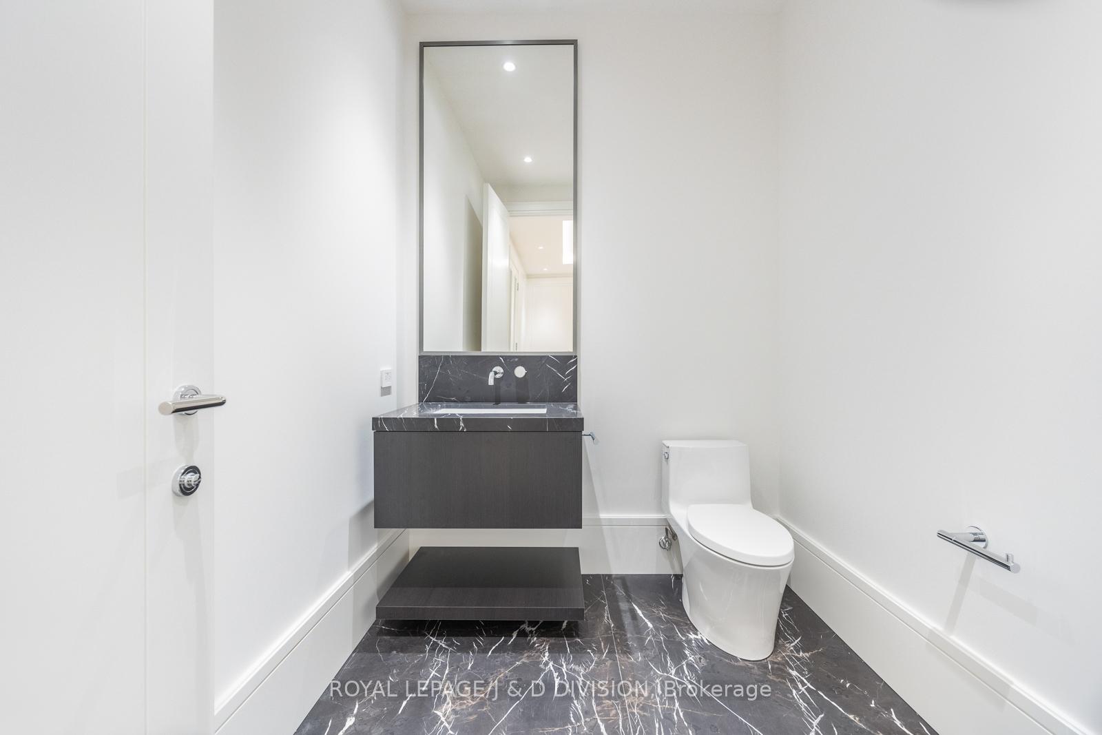 2 Bedrooms Condo at 7 Dale,  Toronto For sale