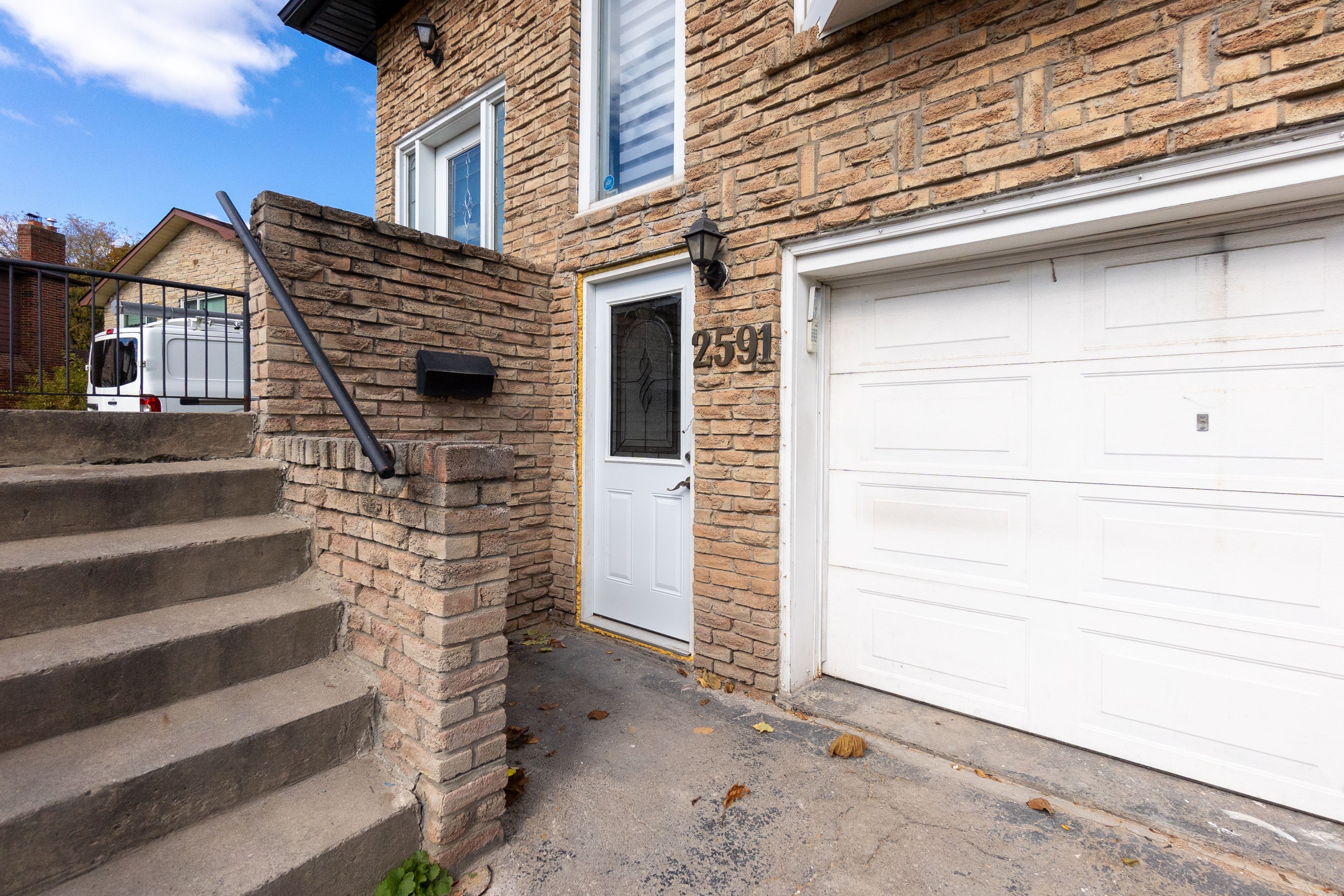 2591 Kingsberry Crescent LOWER LEVEL