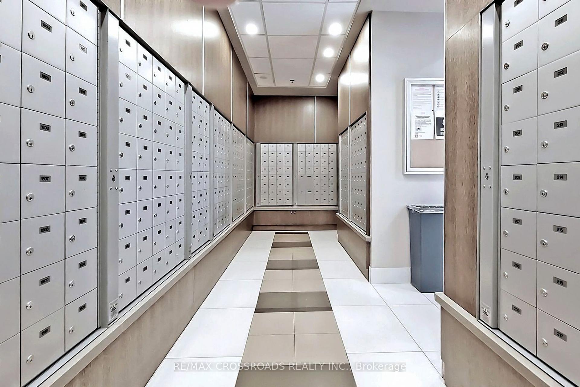 2 Bedrooms Condo at 33 Bay, Toronto For sale