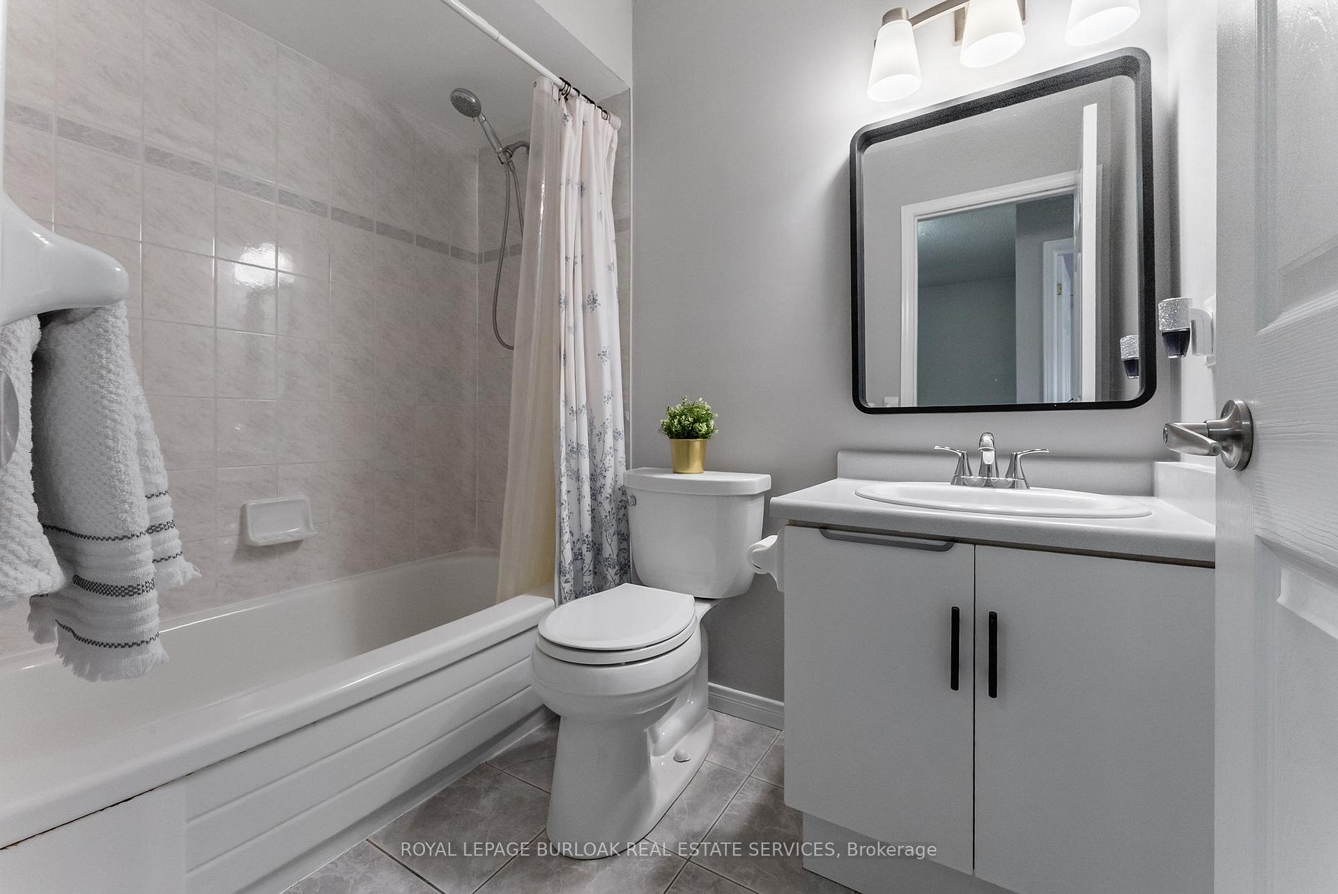 3 Bedrooms Condo at 2025 Cleaver, Burlington For sale
