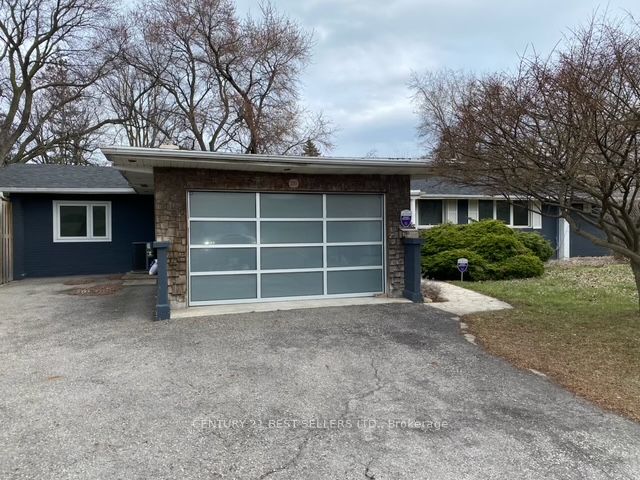230 South Service Road, Mississauga, ON L5G 2S1